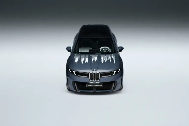 El BMW iX3 Flow Edition transforma el capó en una pantalla interactiva