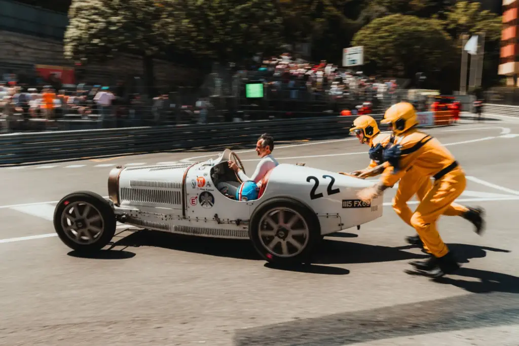 BUGATTI Type 35 Built to Race 9 Motor16