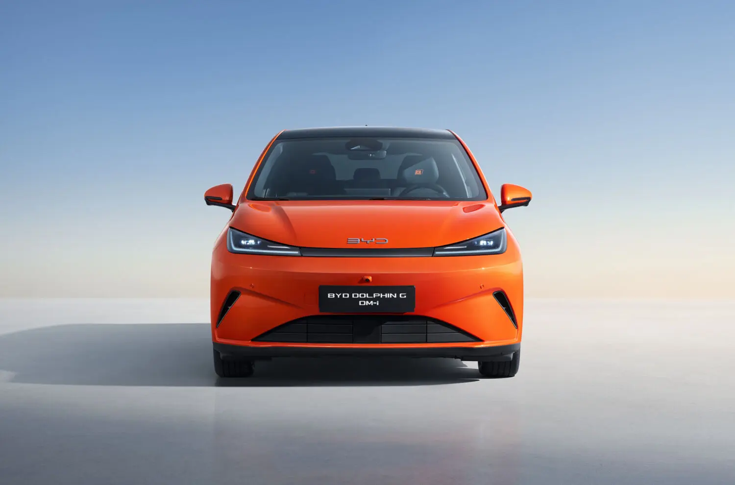 BYD lanza en Europa el Dolphin G, el híbrido enchufable que amenaza al Toyota Corolla