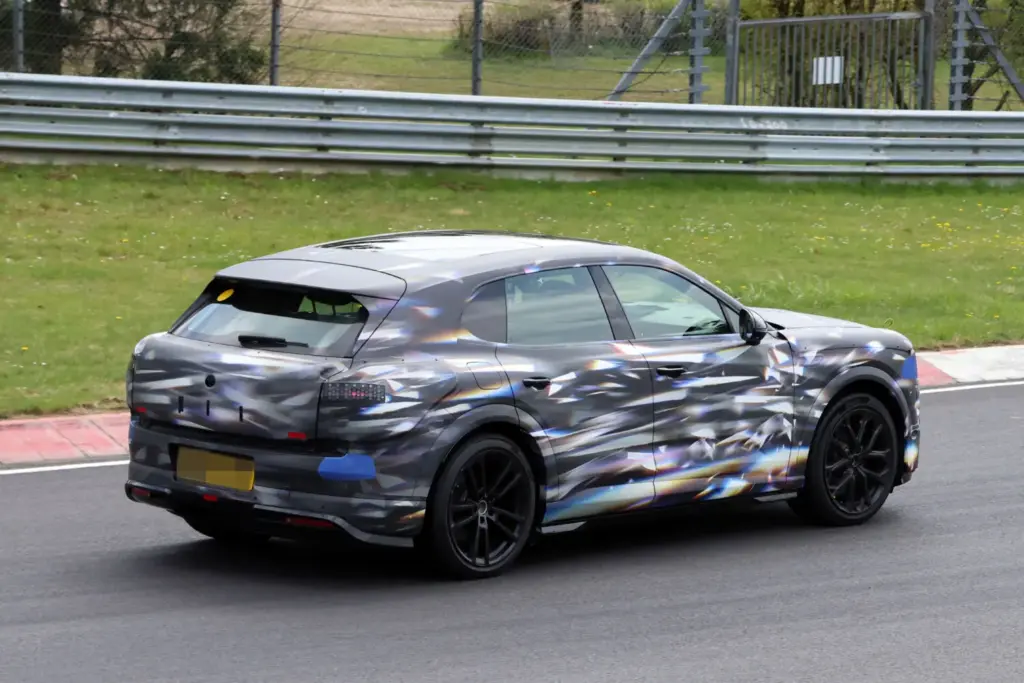 Bentley Barnato: el SUV eléctrico continúa su puesta a punto en Nürburgring 13 Motor16 Bentley Barnato 2028 Nurburgring 11 Motor16