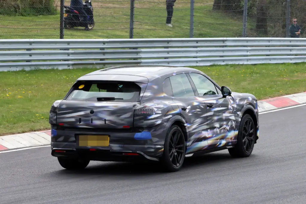 Bentley Barnato: el SUV eléctrico continúa su puesta a punto en Nürburgring 2 Motor16 Bentley Barnato 2028 Nurburgring 13 Motor16