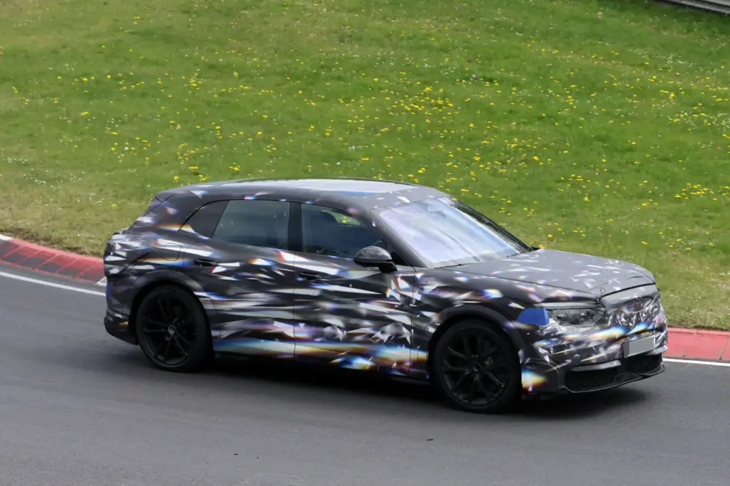 Bentley Barnato: el SUV eléctrico continúa su puesta a punto en Nürburgring 8 Motor16 Bentley Barnato 2028 Nurburgring 6 Motor16