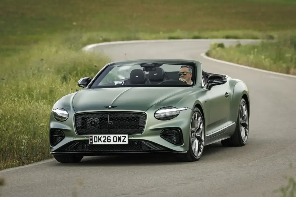 Primera prueba del Bentley Continental GTC S: Descapotable, impecable y con un escape Akrapovič 82 Motor16 Bentley GTC s V8 Hybrid alpine geen satine 6 Motor16