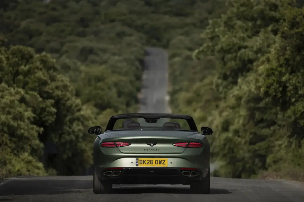 Primera prueba del Bentley Continental GTC S: Descapotable, impecable y con un escape Akrapovič 79 Motor16 Bentley GTC s V8 Hybrid alpine geen satine 9 Motor16
