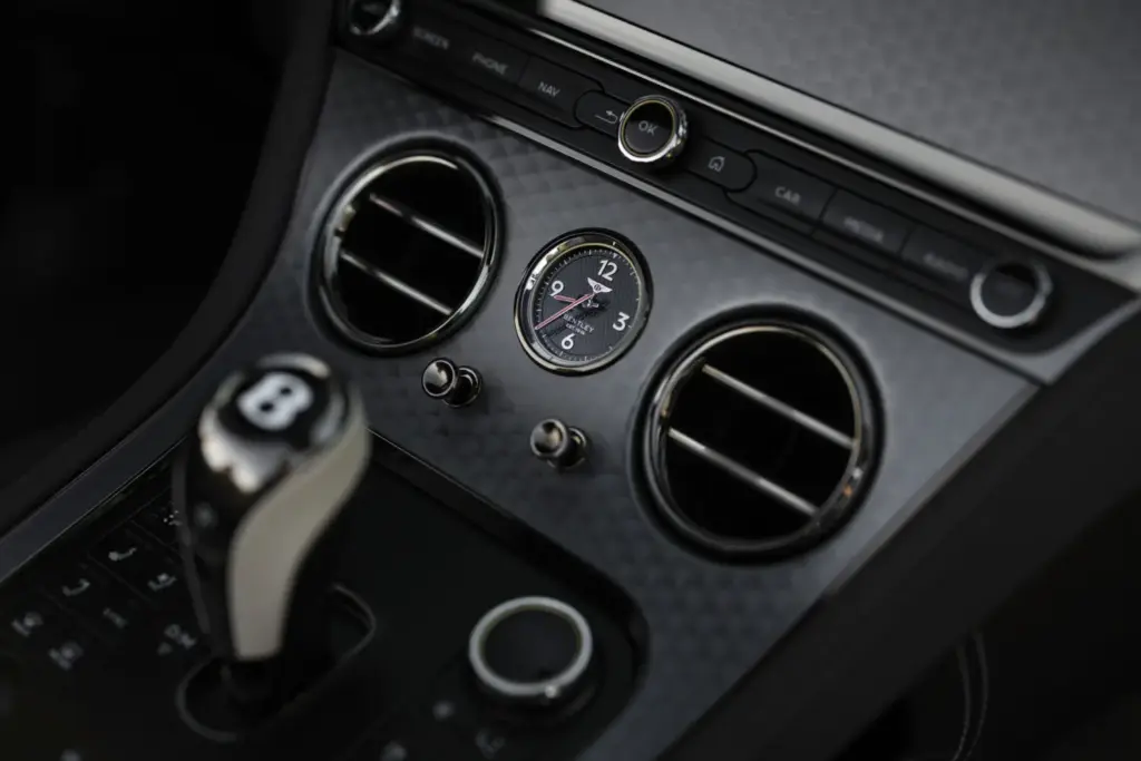 Primera prueba del Bentley Continental GTC S: Descapotable, impecable y con un escape Akrapovič 65 Motor16 Bentley GTC s V8 Hybrid alpine geen satine interior 12 Motor16