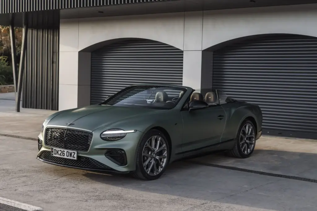 Primera prueba del Bentley Continental GTC S: Descapotable, impecable y con un escape Akrapovič 71 Motor16 Bentley GTC s V8 Hybrid alpine geen satine interior 6 Motor16