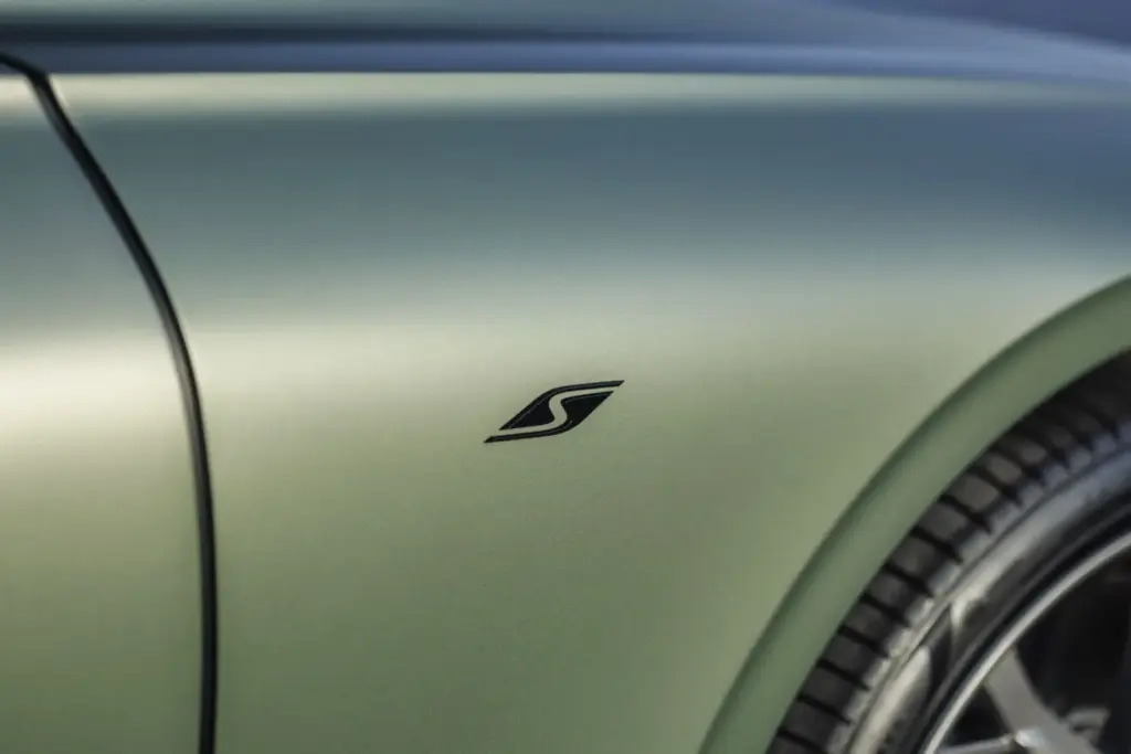 Primera prueba del Bentley Continental GTC S: Descapotable, impecable y con un escape Akrapovič 68 Motor16 Bentley GTC s V8 Hybrid alpine geen satine interior 9 Motor16