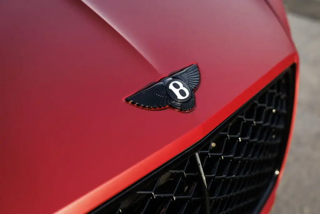 Primera prueba del Bentley Continental GTC S: Descapotable, impecable y con un escape Akrapovič 35 Motor16 Bentley GTC s V8 Hybrid alpine geen satine interior detalles 10 Motor16