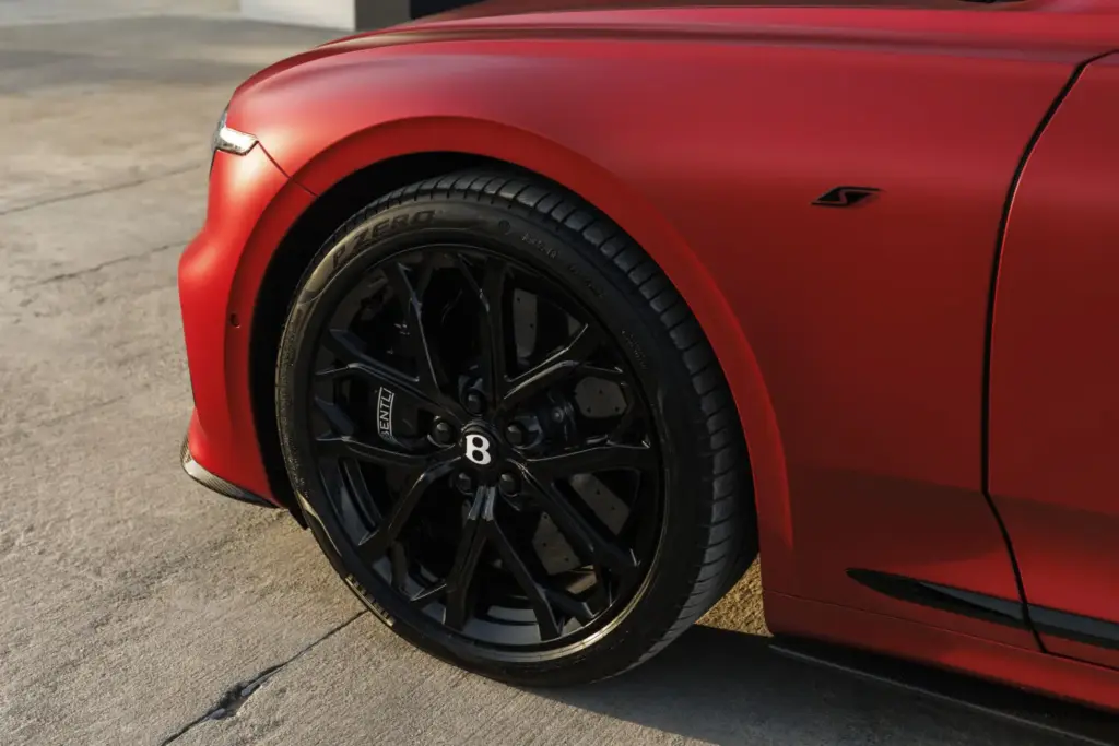 Primera prueba del Bentley Continental GTC S: Descapotable, impecable y con un escape Akrapovič 36 Motor16 Bentley GTC s V8 Hybrid alpine geen satine interior detalles 9 Motor16
