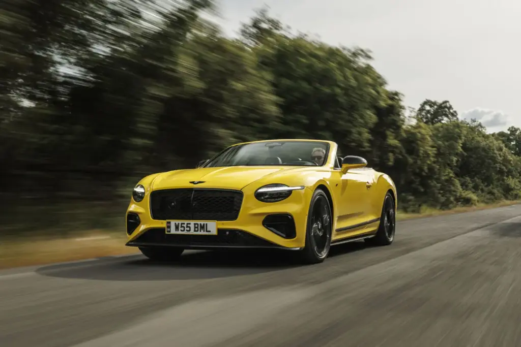 Primera prueba del Bentley Continental GTC S: Descapotable, impecable y con un escape Akrapovič 24 Motor16 Bentley GTC s V8 Hybrid cyber yellow 2 Motor16