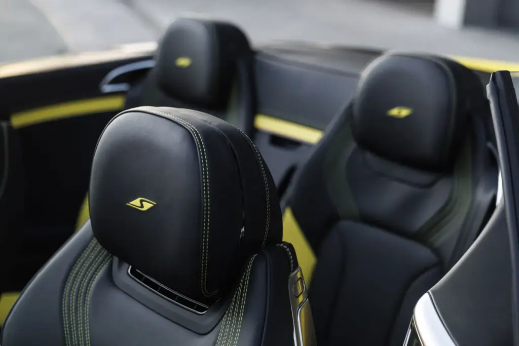 Primera prueba del Bentley Continental GTC S: Descapotable, impecable y con un escape Akrapovič 6 Motor16 Bentley GTC s V8 Hybrid cyber yellow interior detalles 7 Motor16