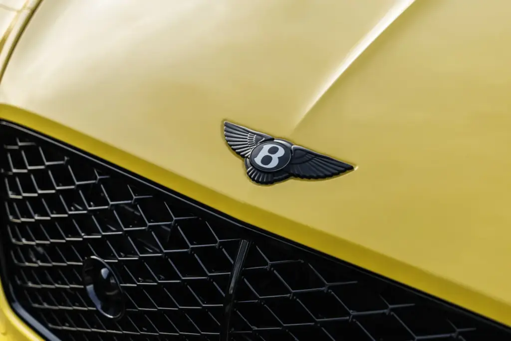 Primera prueba del Bentley Continental GTC S: Descapotable, impecable y con un escape Akrapovič 5 Motor16 Bentley GTC s V8 Hybrid cyber yellow interior detalles 8 Motor16