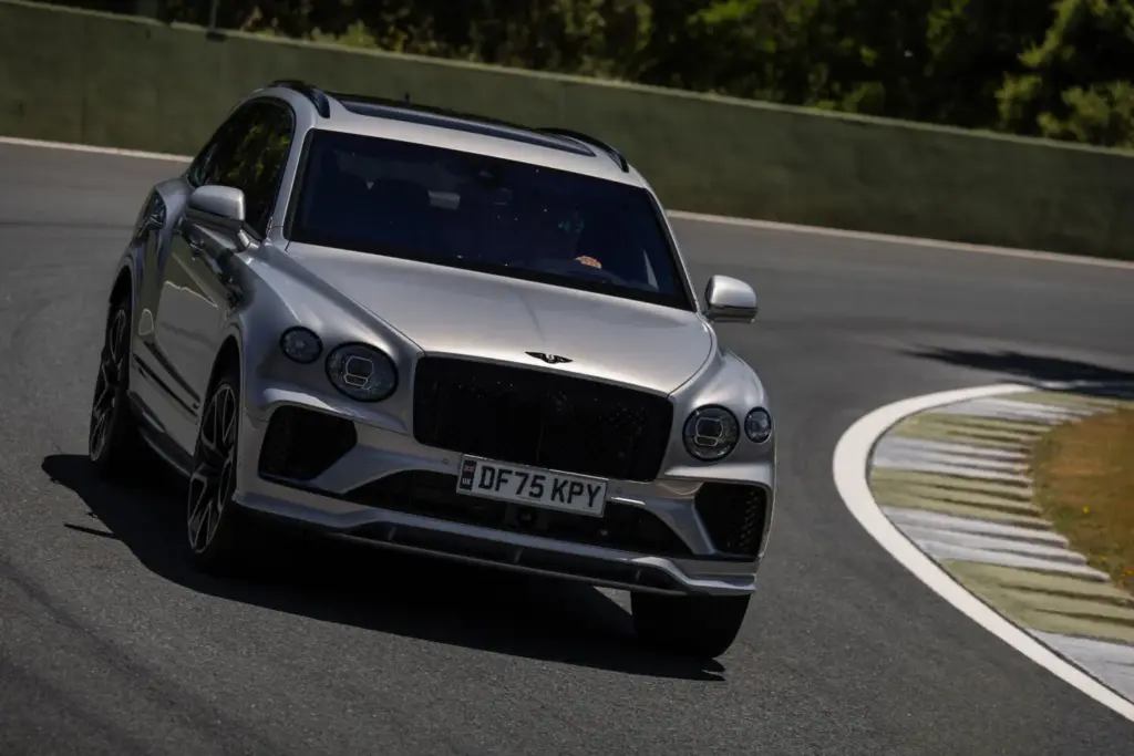 Primera prueba del Bentley Bentayga Speed: El último SUV de la vieja escuela 28 Motor16 Bentley bentayga speed Ascari 14 Motor16