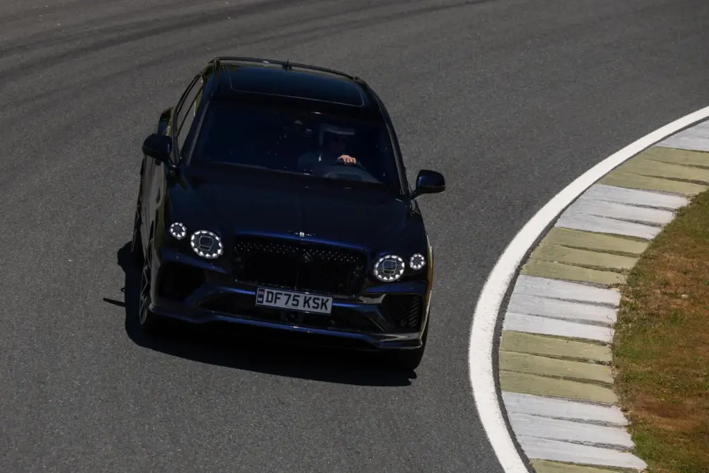 Primera prueba del Bentley Bentayga Speed: El último SUV de la vieja escuela 22 Motor16 Bentley bentayga speed Ascari 20 Motor16