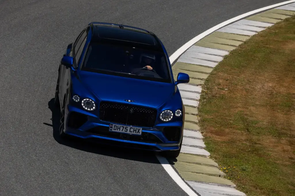 Primera prueba del Bentley Bentayga Speed: El último SUV de la vieja escuela 19 Motor16 Bentley bentayga speed Ascari 23 Motor16