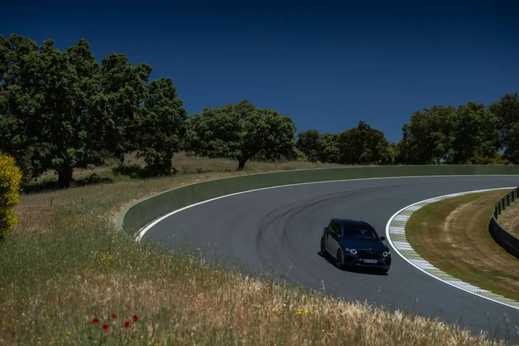Primera prueba del Bentley Bentayga Speed: El último SUV de la vieja escuela 18 Motor16 Bentley bentayga speed Ascari 24 Motor16