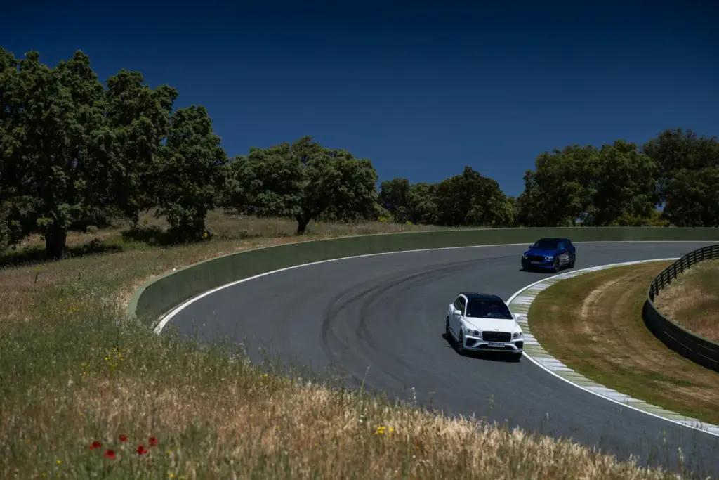 Primera prueba del Bentley Bentayga Speed: El último SUV de la vieja escuela 17 Motor16 Bentley bentayga speed Ascari 25 Motor16