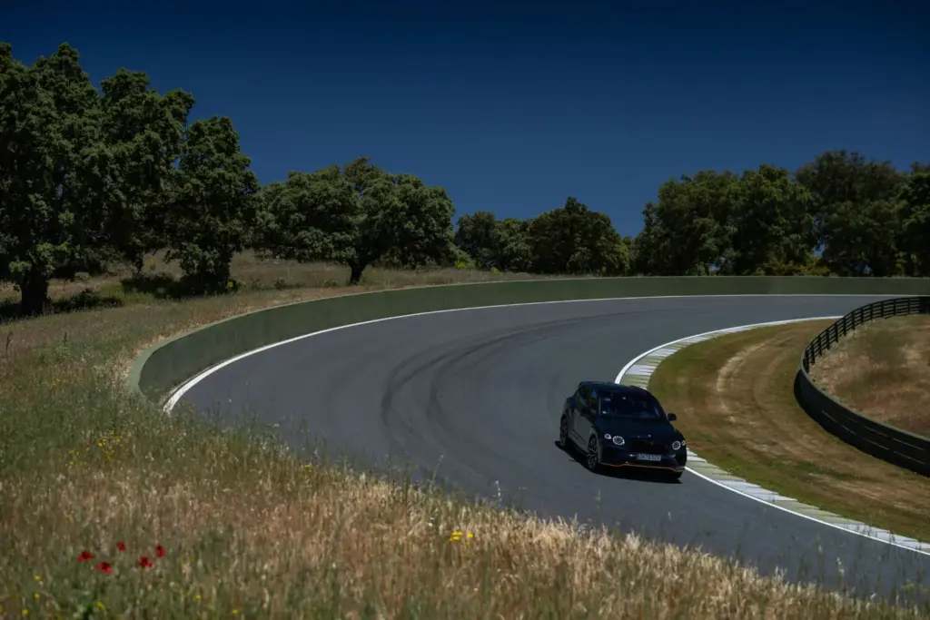 Primera prueba del Bentley Bentayga Speed: El último SUV de la vieja escuela 15 Motor16 Bentley bentayga speed Ascari 27 Motor16