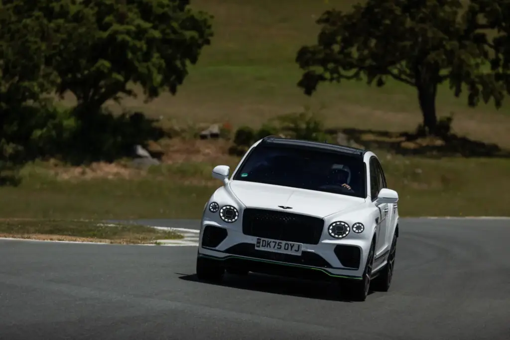 Primera prueba del Bentley Bentayga Speed: El último SUV de la vieja escuela 9 Motor16 Bentley bentayga speed Ascari 35 Motor16