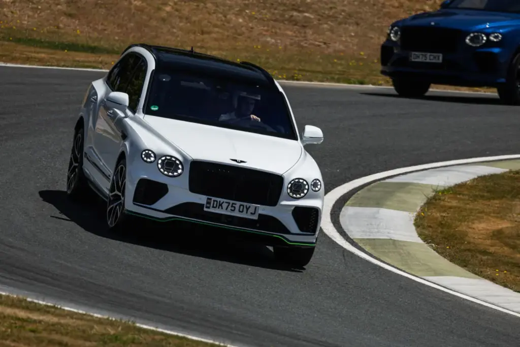 Primera prueba del Bentley Bentayga Speed: El último SUV de la vieja escuela 38 Motor16 Bentley bentayga speed Ascari 4 Motor16