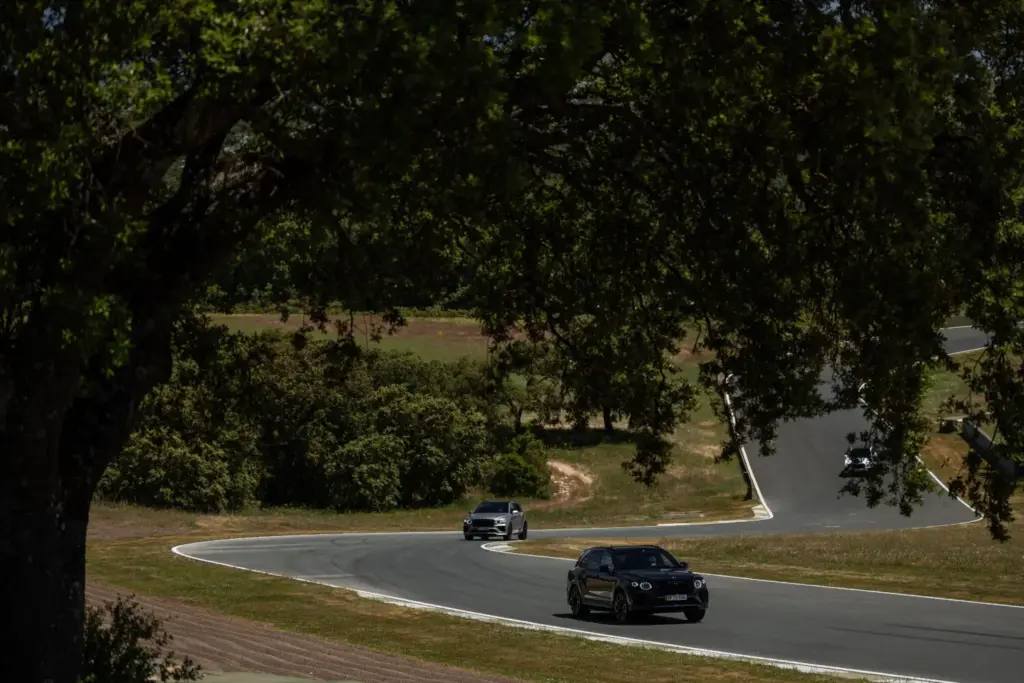 Primera prueba del Bentley Bentayga Speed: El último SUV de la vieja escuela 42 Motor16 Bentley bentayga speed Ascari 40 Motor16