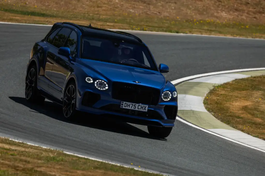 Primera prueba del Bentley Bentayga Speed: El último SUV de la vieja escuela 37 Motor16 Bentley bentayga speed Ascari 5 Motor16