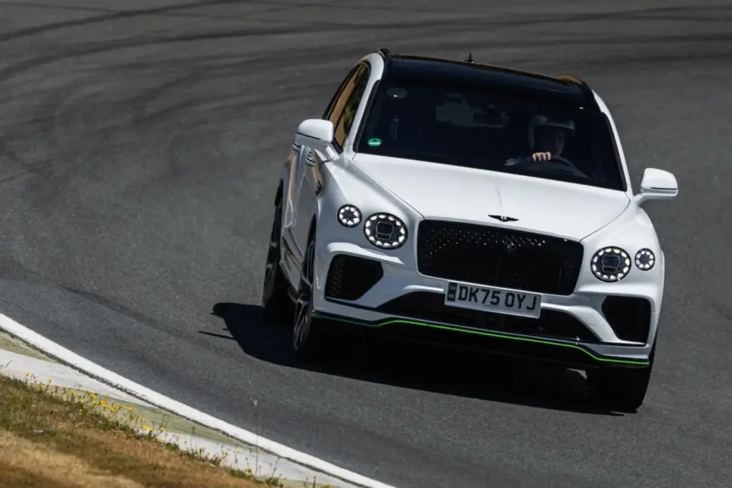 Primera prueba del Bentley Bentayga Speed: El último SUV de la vieja escuela 34 Motor16 Bentley bentayga speed Ascari 8 Motor16
