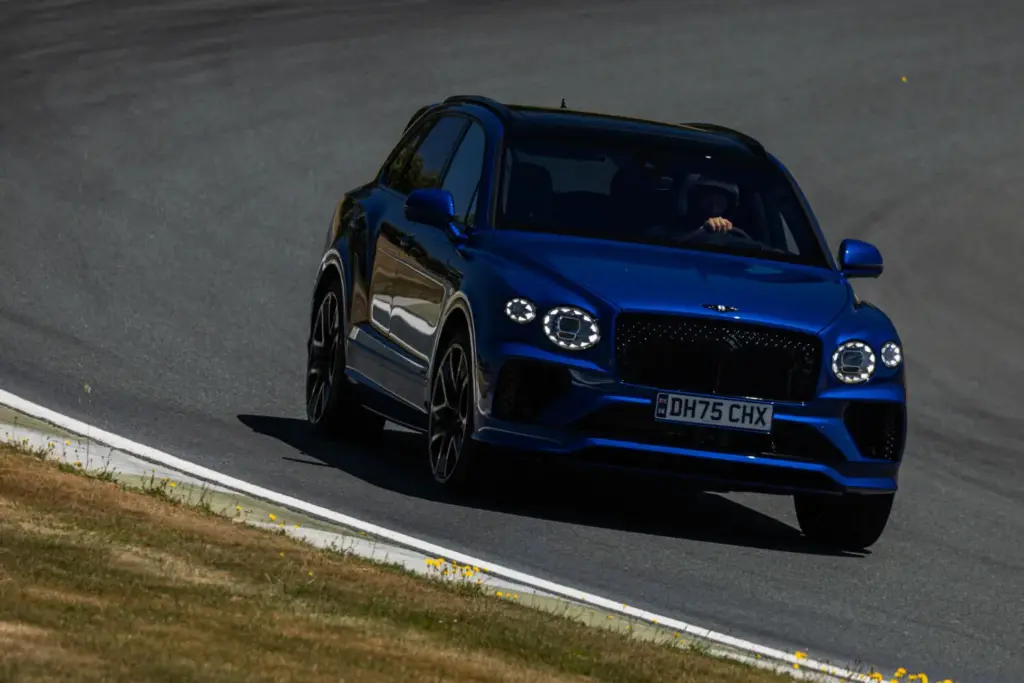 Primera prueba del Bentley Bentayga Speed: El último SUV de la vieja escuela 33 Motor16 Bentley bentayga speed Ascari 9 Motor16