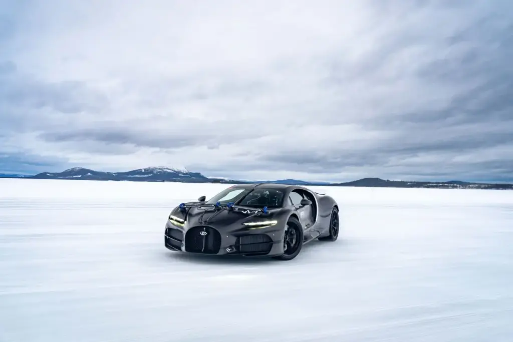 Bugatti Tourbillon: así ponen a prueba el nuevo hiperdeportivo híbrido en el hielo de Suecia 5 Motor16 Bugatti Tourbillon nieve 1 Motor16