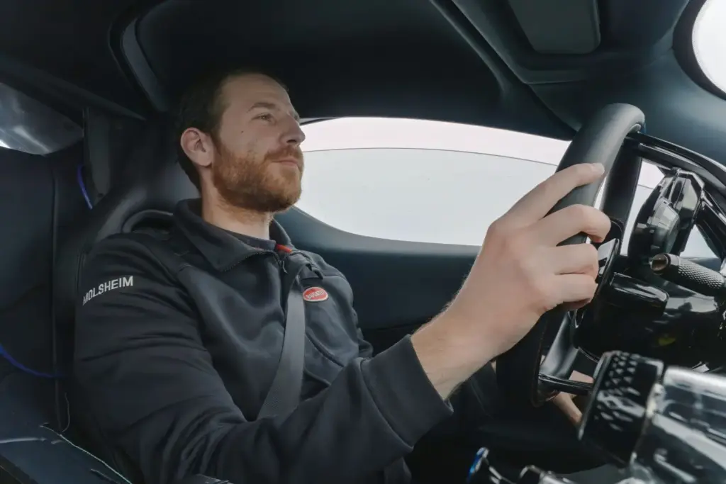 Bugatti Tourbillon: así ponen a prueba el nuevo hiperdeportivo híbrido en el hielo de Suecia 3 Motor16 Bugatti Tourbillon nieve 7 Motor16