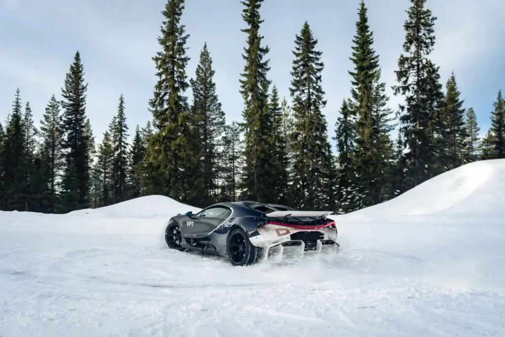 Bugatti Tourbillon: así ponen a prueba el nuevo hiperdeportivo híbrido en el hielo de Suecia 12 Motor16 Bugatti Tourbillon nieve 8 Motor16