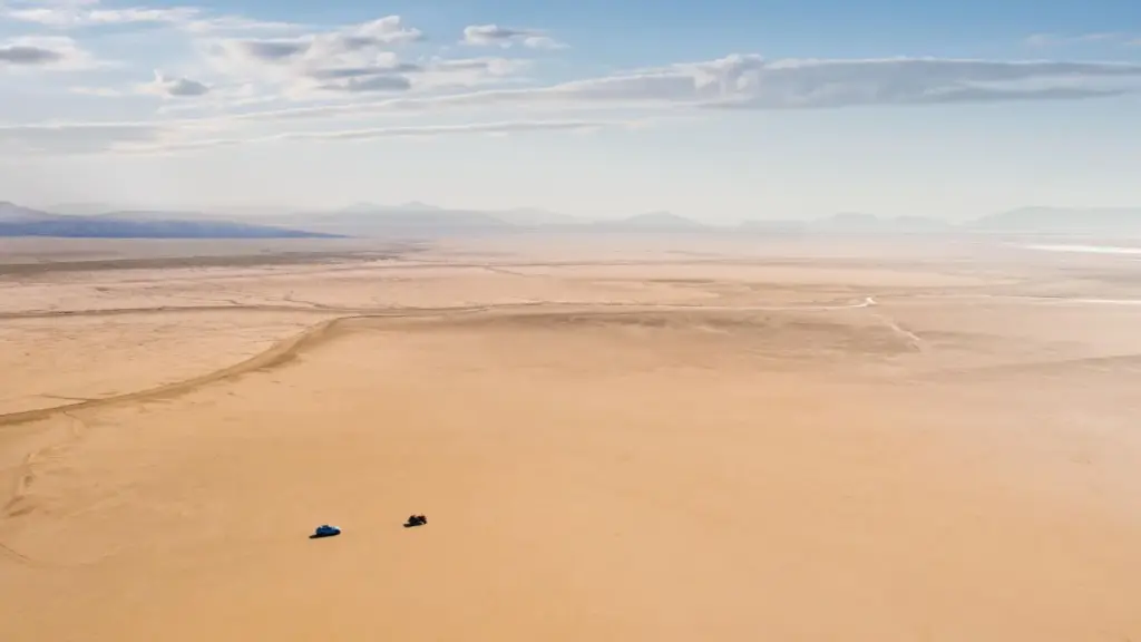 Cruzando la bahia de Morecambe en un Porsche Macan 2 Motor16