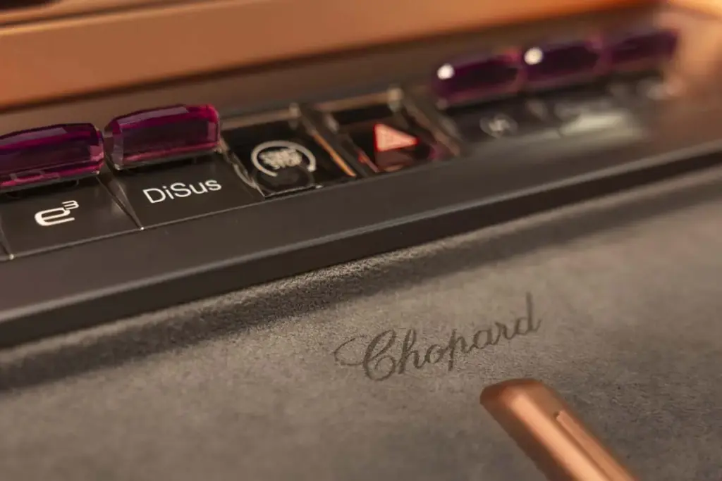 El DENZA Z9GT Chopard se ha presentado en Cannes: eléctrico, decorado con amatistas y con 1.150 CV 16 Motor16 DENZA Chopard Z9GT Details 3 Motor16