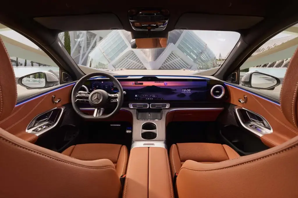 Kimi Antonelli, el piloto líder del Mundial de F1, protagoniza la nueva campaña del Mercedes-Benz GLC eléctrico rodada en Madrid 13 Motor16 KIMI ANTONELLI MERCEDES BENZ GLC ELETRICO12 Motor16