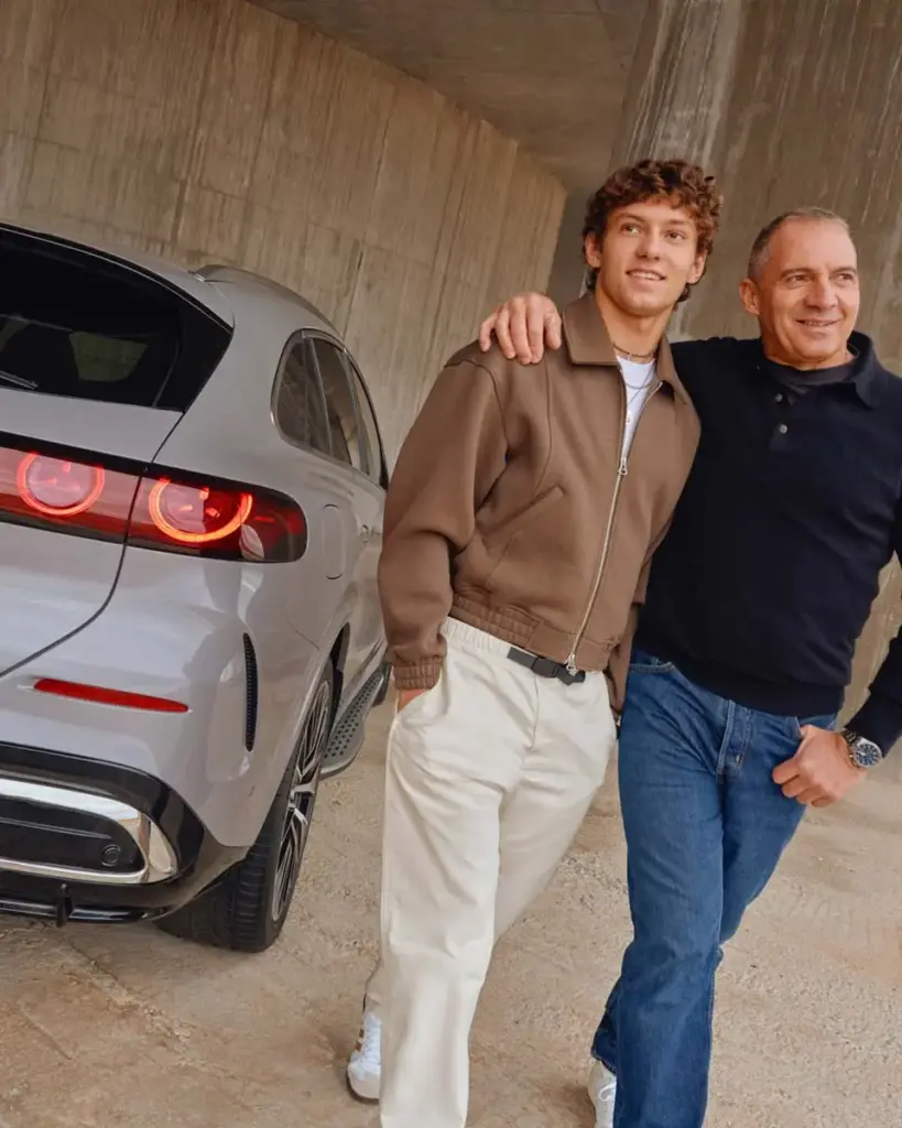 Kimi Antonelli, el piloto líder del Mundial de F1, protagoniza la nueva campaña del Mercedes-Benz GLC eléctrico rodada en Madrid 15 Motor16 KIMI ANTONELLI MERCEDES BENZ GLC ELETRICO14 Motor16