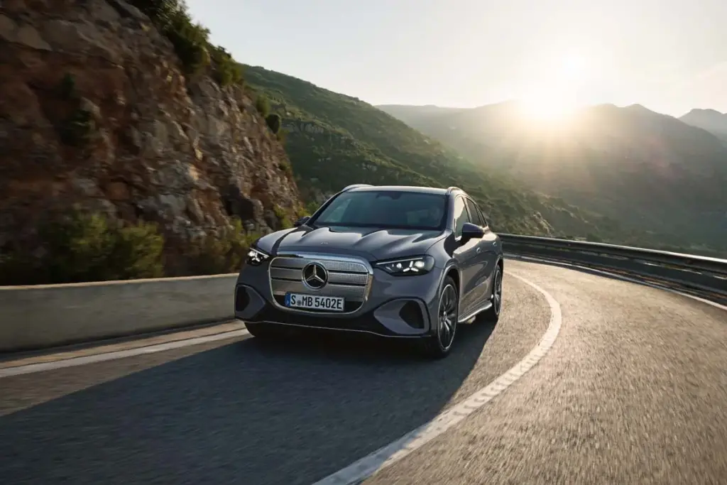 Kimi Antonelli, el piloto líder del Mundial de F1, protagoniza la nueva campaña del Mercedes-Benz GLC eléctrico rodada en Madrid 6 Motor16 KIMI ANTONELLI MERCEDES BENZ GLC ELETRICO5 Motor16