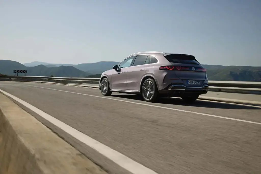 Kimi Antonelli, el piloto líder del Mundial de F1, protagoniza la nueva campaña del Mercedes-Benz GLC eléctrico rodada en Madrid 7 Motor16 KIMI ANTONELLI MERCEDES BENZ GLC ELETRICO6 Motor16