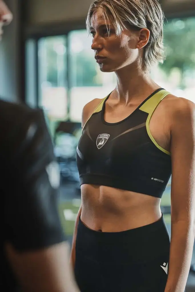 Lamborghini firma una nueva colección Activewear: rendimiento italiano para correr y entrenar 4 Motor16 Lamborghini, Activewear, ropa deportiva, Macron