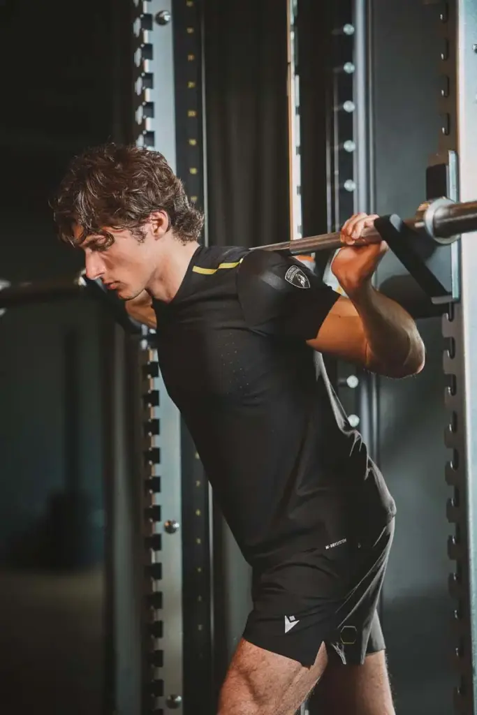 Lamborghini firma una nueva colección Activewear: rendimiento italiano para correr y entrenar 3 Motor16 Lamborghini, Activewear, ropa deportiva, Macron