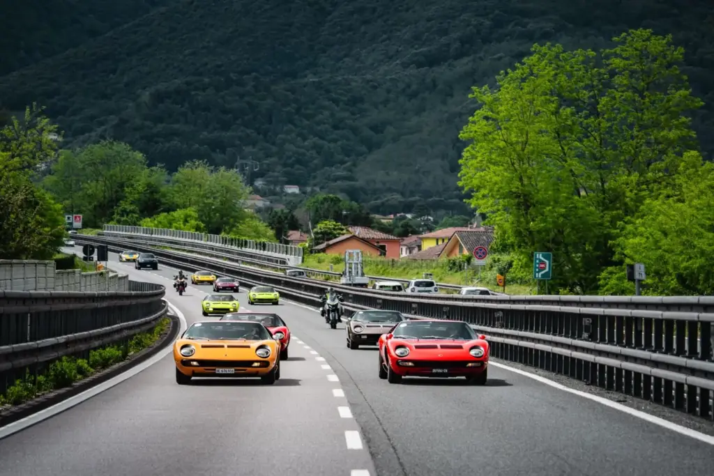 El Lamborghini Polo Storico Giro 2026 recorre Italia para celebrar los 60 años del Miura 3 Motor16 LAMBORGHNII MIURA TOUR 1 Motor16