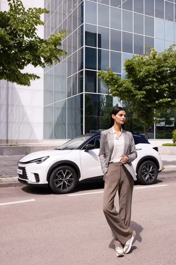 Lexus x Silbon: la firma cordobesa que viste ahora a los comerciales de la marca premium de Toyota 1 Motor16 Silbon, Lexus