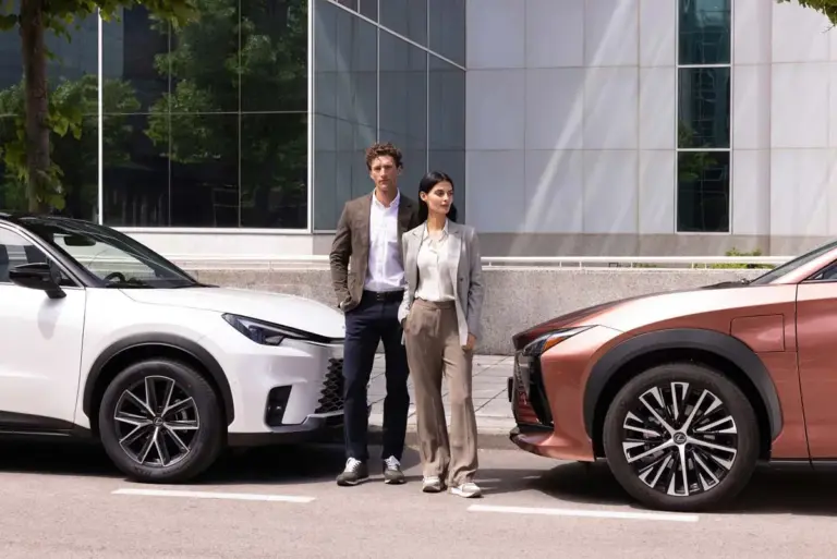Lexus x Silbon: la firma cordobesa que viste ahora a los comerciales de la marca premium de Toyota