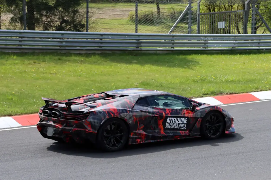Lamborghini Revuelto SV espia 10 Motor16
