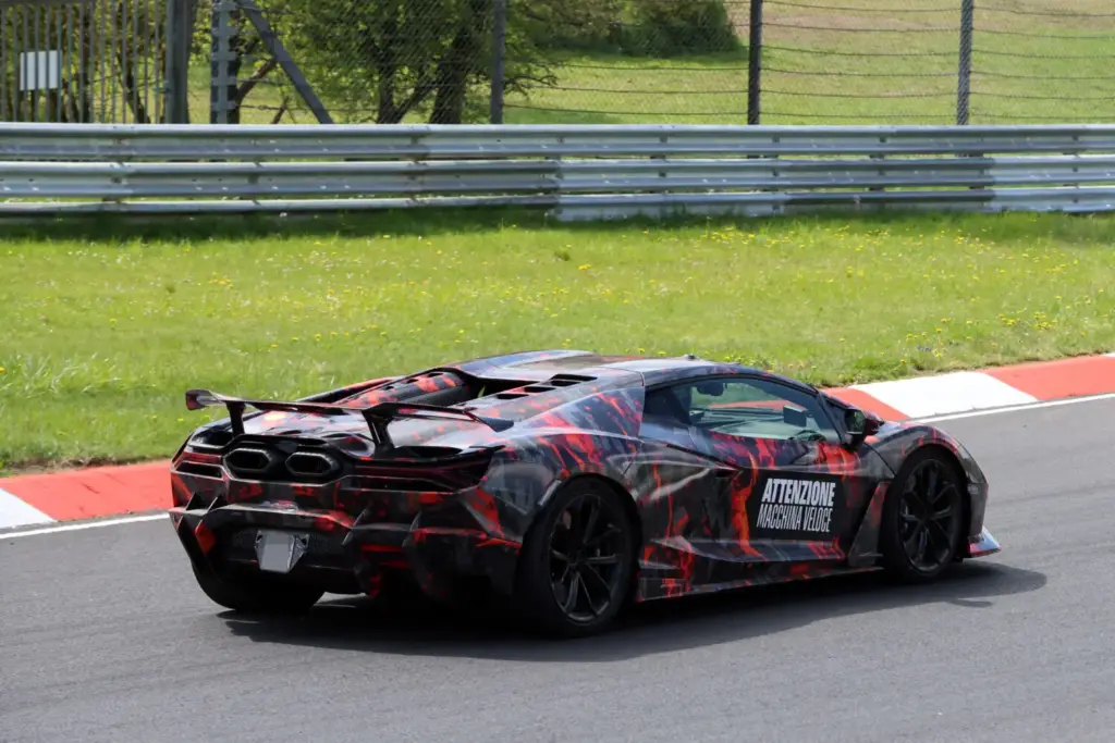 Lamborghini Revuelto SV espia 11 Motor16