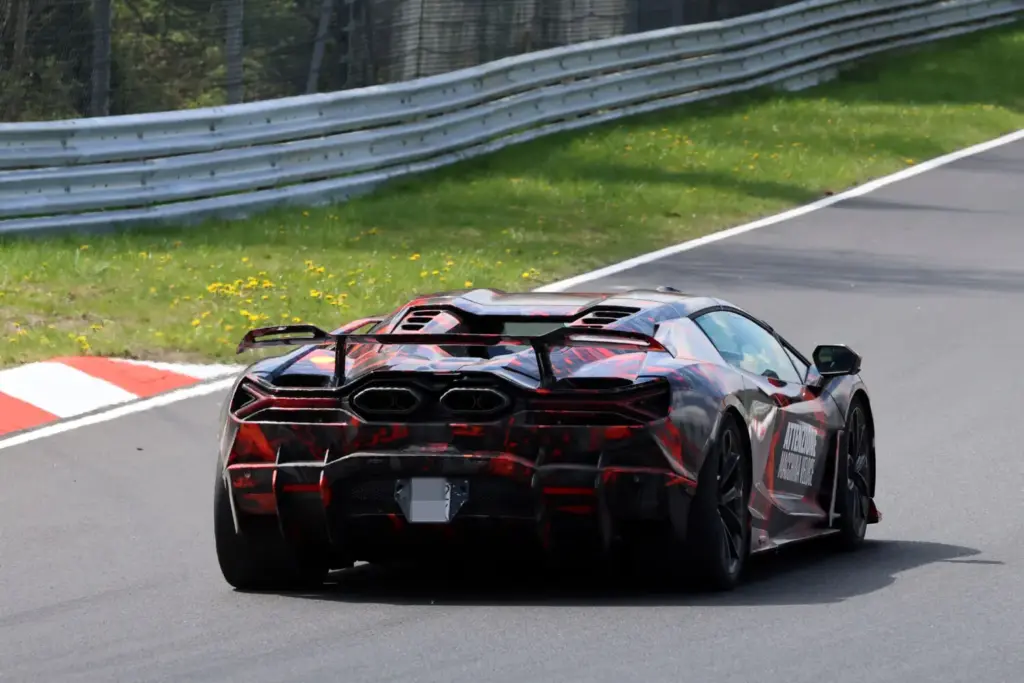 Lamborghini Revuelto SV espia 14 Motor16