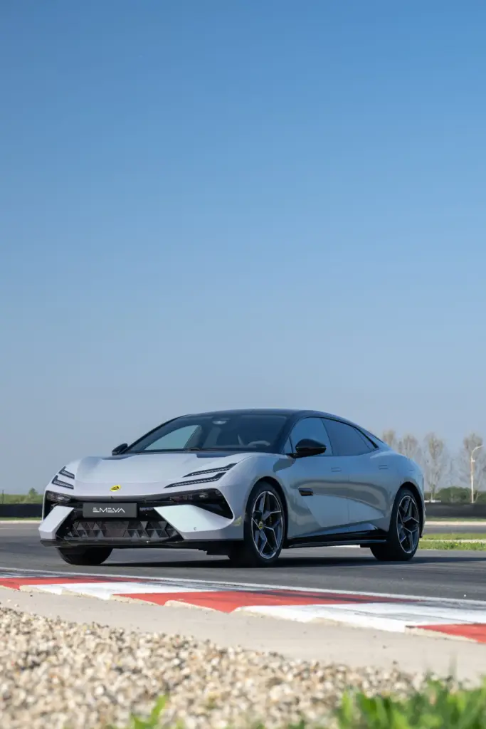 Lotus Emeya, la berlina eléctrica que redefine el ADN deportivo de la marca 7 Motor16 Lotus Emeya 600 4 Motor16