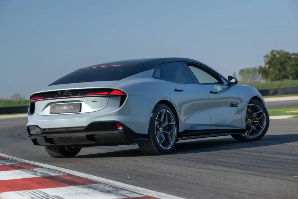 Lotus Emeya, la berlina eléctrica que redefine el ADN deportivo de la marca 9 Motor16 Lotus Emeya 600 6 Motor16