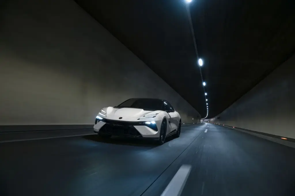 Lotus Emeya, la berlina eléctrica que redefine el ADN deportivo de la marca 11 Motor16 Lotus Emeya 600 8 Motor16