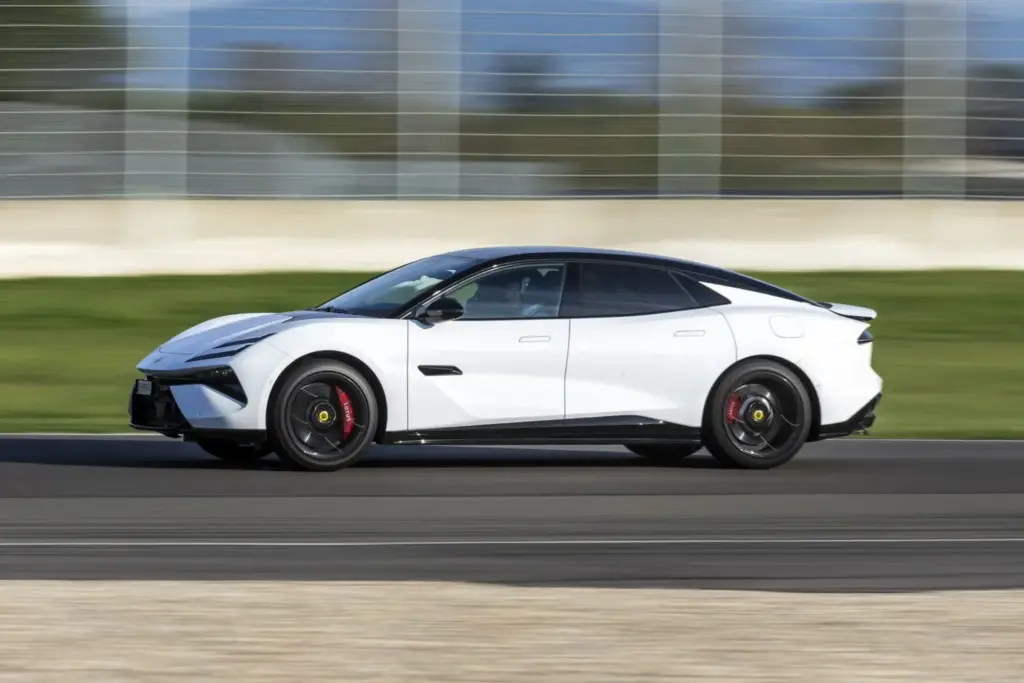 Lotus Emeya, la berlina eléctrica que redefine el ADN deportivo de la marca 15 Motor16 Lotus Emeya 600 Sport SE Motor16