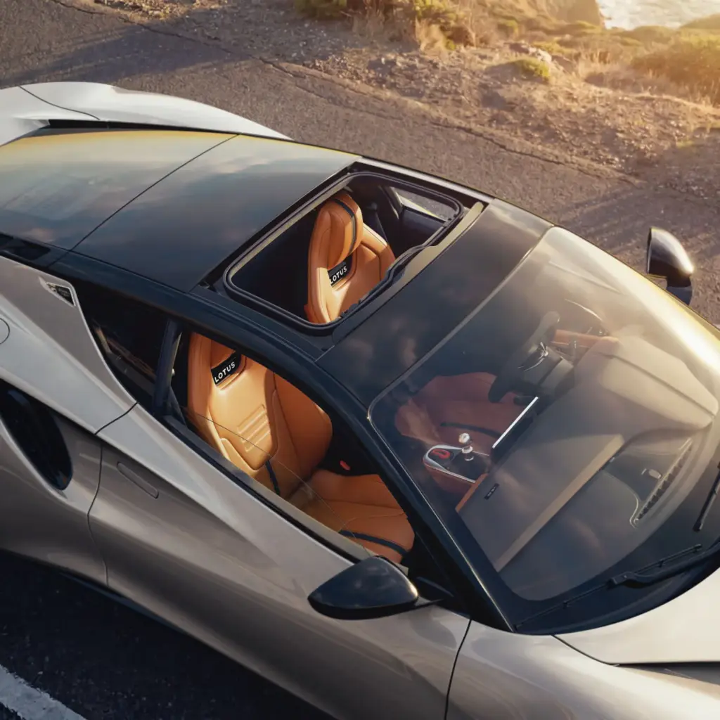El Lotus Emira 420 Sport estrena techo extraíble y motor de 420 CV 2 Motor16 El Lotus Emira 420 Sport estrena techo extraíble y motor de 420 CV